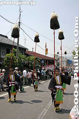 Keywords: nagano shimosuwa-machi onbashira-sai matsuri festival satobiki