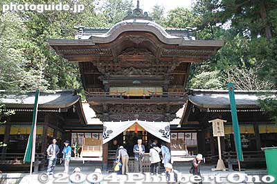 Shimo-sha Akimiya Shrine 秋宮 幣拝殿
Keywords: nagano shimosuwa-machi onbashira-sai matsuri festival satobiki
