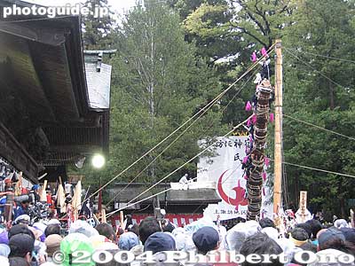 Keywords: nagano shimosuwa-machi onbashira-sai matsuri festival satobiki