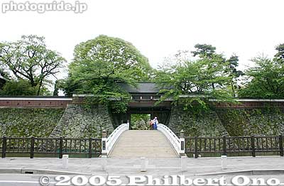 Bridge to castle park
Keywords: nagano prefecture suwa takashima castle