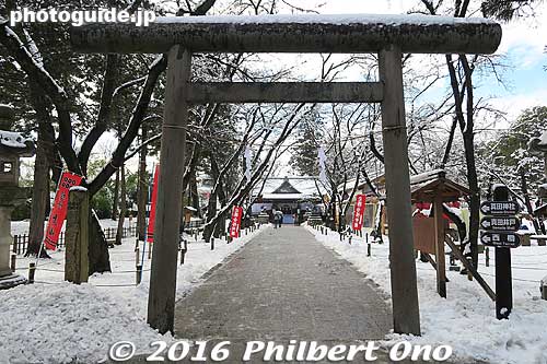 Sanada Shrine torii.
Keywords: nagano ueda castle sanada clan