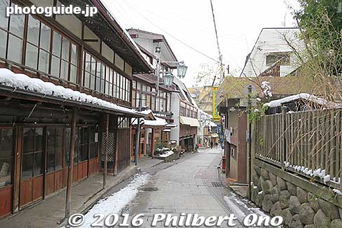 Shibu Onsen street.
Keywords: nagano yamanouchi shibu onsen hot spring spa