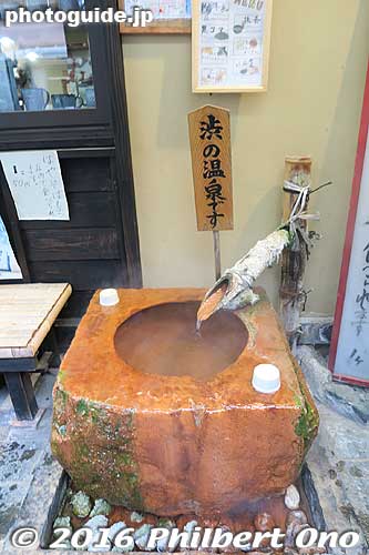 Water is pretty hot.
Keywords: nagano yamanouchi shibu onsen hot spring spa