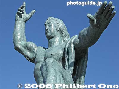The outstretched left hand symbolizes tranquility and world peace.
Keywords: Nagasaki atomic bomb peace park statue
