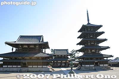 Five-Story Pagoda and Kondo Hall, National Treasures 五重塔 金堂
Keywords: nara ikaruga-cho horyuji temple Buddhist Shotoku-shu world heritage site pagoda National Treasure