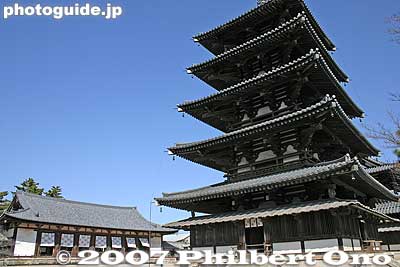 Daikodo Hall and Five-Story Pagoda, National Treasures 五重塔
Keywords: nara ikaruga-cho horyuji temple Buddhist Shotoku-shu world heritage site pagoda National Treasure