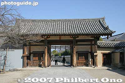 Tōdaimon Gate, National Treasure 東大門
Keywords: nara ikaruga-cho horyuji temple Buddhist Shotoku-shu world heritage site