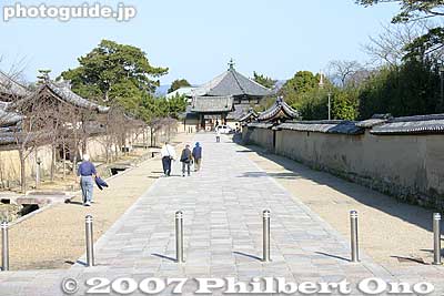 Path to Yumedono Pavilion
Keywords: nara ikaruga-cho horyuji temple Buddhist Shotoku-shu world heritage site
