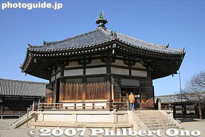 Yumedono Pavilion, National Treasure dedicated to Shotoku Taishi. Built on the site of Prince Shotoku's palace. 夢殿
Keywords: nara ikaruga-cho horyuji temple Buddhist Shotoku-shu world heritage site