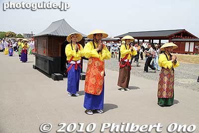 Buddhist priests in the Aoniyoshi Parade.
Keywords: nara heijo-kyo capital heijo palace 