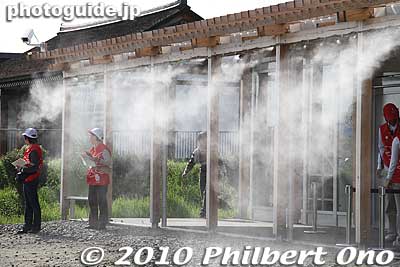 Cooling mists at Hands-on Learning Center.
Keywords: nara heijo-kyo capital heijo palace 