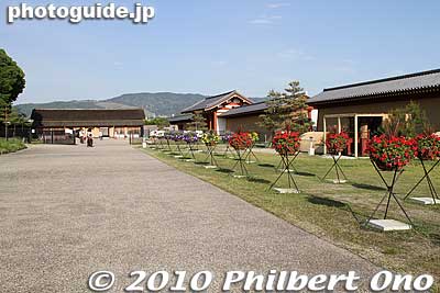 Straight ahead is the entrance to the Eastern Palace Garden.
Keywords: nara heijo-kyo capital heijo palace 