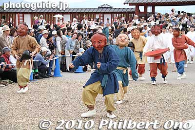 Gigaku performers performed during Buddhist ceremonies. Although it got quite popular, it eventually died out.
Keywords: nara heijo-kyo capital heijo palace