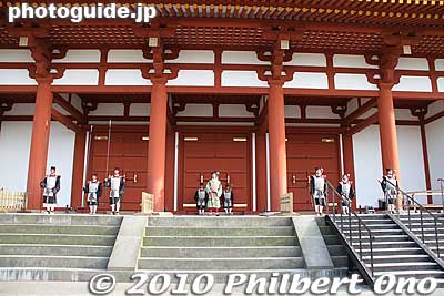 They also open the gate doors every morning. The ceremony might be cancelled if it rains.
Keywords: nara heijo-kyo capital heijo palace 
