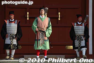 The Heijo Palace guard (Ejitai) holds the Gate-closing ceremony at the end of the day at Suzaku Gate.
Keywords: nara heijo-kyo capital heijo palace japansamurai