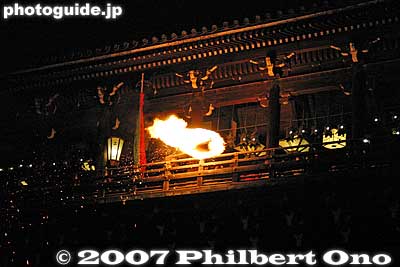 Only 10 torches are lit. Most photos show a time-lapse shot which lights up the entire hall. Tripod required though, and you need to be a press photographer.
Keywords: nara todaiji temple mizutori festival