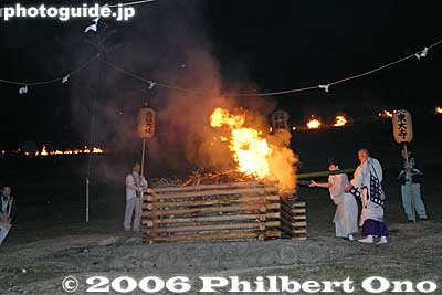 Keywords: nara prefecture wakakusayama fire festival burning