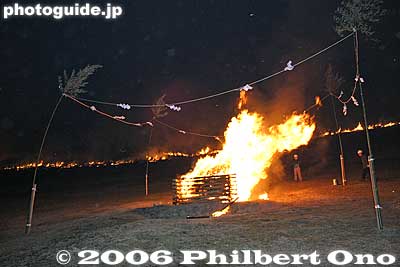 Keywords: nara prefecture wakakusayama fire festival burning