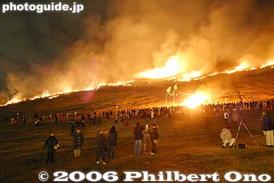 Burn baby burn...
The fire is put out by 9 pm. Unless you're near the fire, it can get very cold, so dress warmly for this festival.
Keywords: nara prefecture wakakusayama fire festival burning