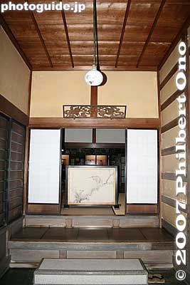 Entrance foyer (unused). I had the pleasure of meeting Itoh Bunkichi VIII who explained about how the property was saved by Lt. Wright. He was the one who built the monument for his father and Lt. Wright.
Keywords: niigata japanese-style home house museum