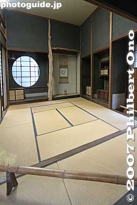 Inside Sanraku-tei with unusually shaped tatami mats to fit the triangular floor. It has three rooms, one was a study and another was a tea ceremony room.
Keywords: niigata japanese-style home house museum garden tea house tatami mat