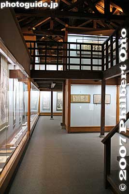Inside the Shukokan rice warehouse, now an antique exhibition room. 集古館
Keywords: niigata japanese-style home house museum