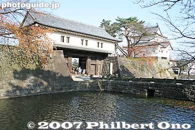 Omotemon Gate, another Important Cultural Property
Keywords: niigata shibata castle park turret moat stone wall gate