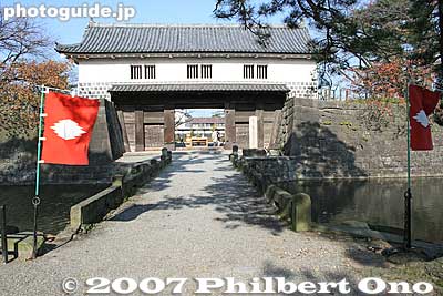 Omotemon Gate 表門
Keywords: niigata shibata castle park moat stone wall gate