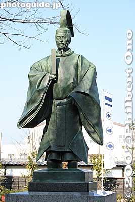 Statue of Lord Mizoguchi Hidekatsu (1548-1610), the first lord of Shibata Castle. 溝口秀勝
Keywords: niigata shibata castle park statue