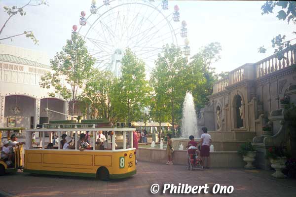 Kurashiki Tivoli Gardens saw 2,986,471 visitors in 1997. This number steadily decreased over the years to 798,795 in 2008.
Keywords: okayama kurashiki tivoli park garden amusement