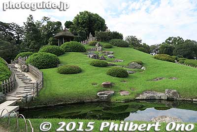 Artificial hill or tsukiyama gives a good view of Korakuen Garden.
Keywords: okayama korakuen garden