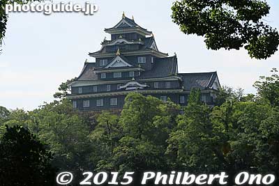 Nicknamed the "Raven Castle" (Karasu-jo) due to its black exterior, it is a contrast with the "White Heron" Himeji Castle in neighboring Hyogo Prefecture. The castle is adjacent to Korakuen Garden.
Keywords: okayama castle