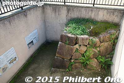 Part of a stone wall
Keywords: okayama castle