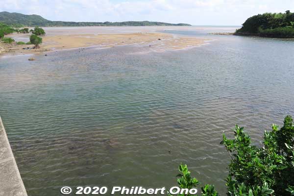 Mouth of Maira River at low tide when we passed by the day before.
Keywords: okinawa Iriomote Maira River sunrise kayak canoe