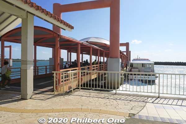Ohara Port dock built in 2002 after moving from the old location.
Keywords: okinawa Iriomote yaeyama ohara port