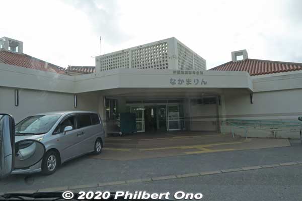 Ohara Port's passenger terminal is nicknamed "Nakamarin." Built in 2002 after moving from the old location. This is the main entrance from the street.
Keywords: okinawa Iriomote yaeyama ohara port