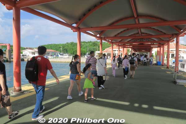Tourists arriving Ohara Port.
Keywords: okinawa Iriomote yaeyama ohara port