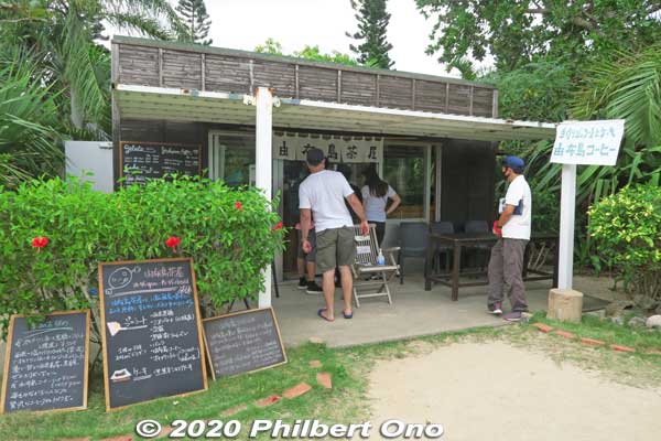 A nice cafe at Manta Beach on Yubu. マンタの浜
Keywords: okinawa Iriomote yubu island