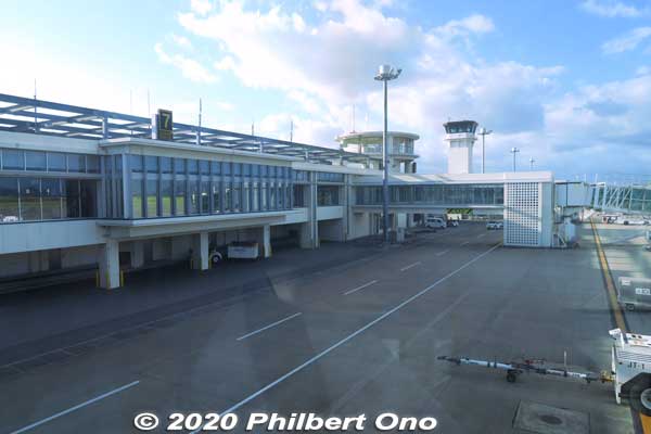View of Ishigaki Airport terminal from the jet bridge.
Keywords: okinawa Ishigaki Airport