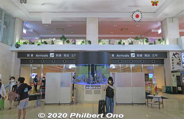Ishigaki Airport Arrivals gate on the frist floor. Where local friends or tour guides can meet you after you arrive.
Keywords: okinawa Ishigaki Airport