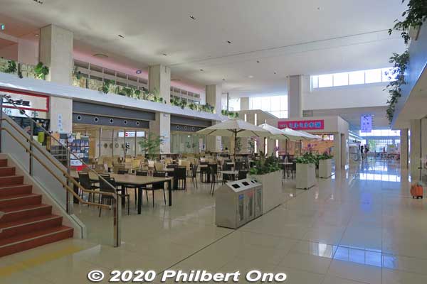 First floor of Ishigaki Airport terminal has a restaurant and gift shops.
Keywords: okinawa Ishigaki Airport