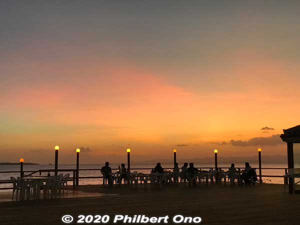 Hotel restaurant terrace at sunset. オープンレストラン　海辺のテラス
Keywords: okinawa Ishigaki Ishigakijima Beach Hotel Sunshine