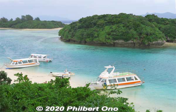 There are many glass bottom boats that operate here.
Keywords: okinawa Ishigaki Kabira Bay