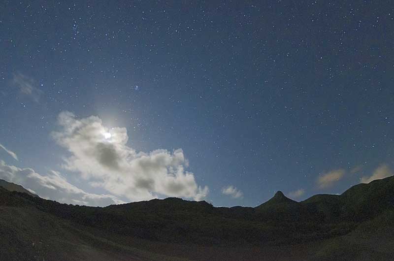Stargazing near Nosokodake. Photo by National Astronomical Observatory of Japan.
Keywords: okinawa Ishigaki Nosokodake mt.