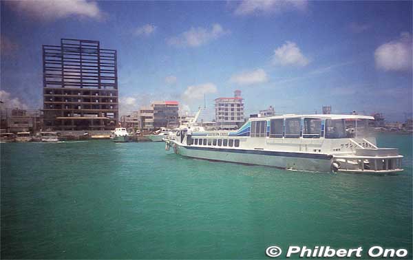 Old Ishigaki Port for tourist boats. This old port was in operation until 2006 before the new and current terminal was built for tourist boats. 旧石垣離島桟橋。
Keywords: okinawa Ishigaki Port