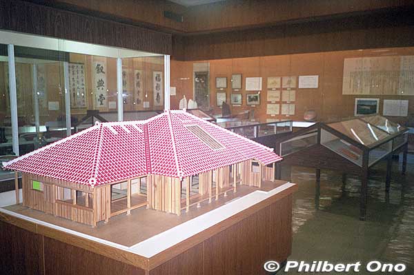 Inside Ishigaki Yaeyama Museum. Exhibits Yaeyama's archaeology, history, art, and folk customs. 石垣市立八重山博物館
Keywords: okinawa Ishigaki