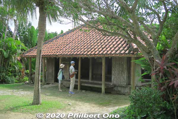 Uechi Residence (Farmer;s house)
Keywords: okinawa ishigaki yaima mura traditional minka homes house
