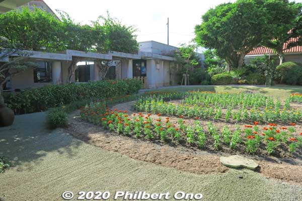 Himeyuri Peace Museum courtyard.
Keywords: okinawa itoman himeyuri war monument