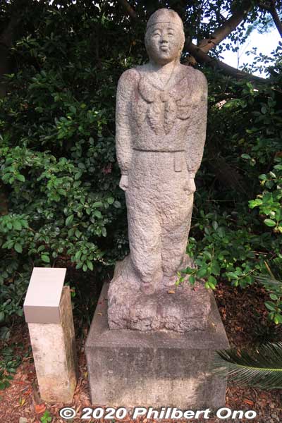 Statue of a Himeyuri high school student nurse.
Keywords: okinawa itoman himeyuri war monument