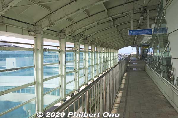 Yui Rail Naha Airport Station platform.
Keywords: okinawa naha airport yui rail train